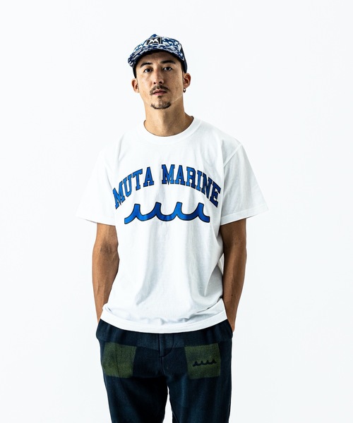 ACANTHUS(アカンサス)の「Acanthus×muta:College Logo Teeシャツ(Tシャツ/カットソー・メンズ・ホワイト/ブラック/ネイビー・S/M/L/XL)」の2枚目の写真