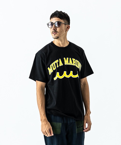 ACANTHUS(アカンサス)の「Acanthus×muta:College Logo Teeシャツ(Tシャツ/カットソー・メンズ・ホワイト/ブラック/ネイビー・S/M/L/XL)」の3枚目の写真