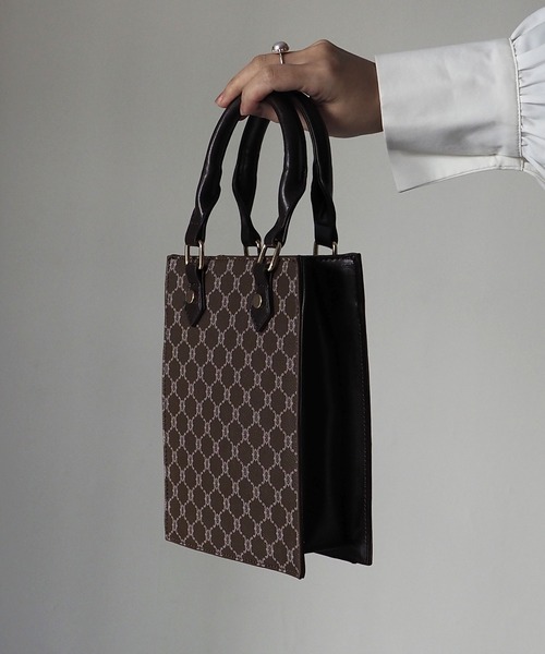 Riberry（リベリー）の「モノグラムスクエアショルダーミニバッグ（ショルダーバッグ・レディース・アイボリー/ベージュ/ブラウン・FREE）」の11枚目の写真