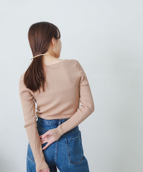 SENSE OF PLACE by URBAN RESEARCH（センスオブプレイスバイアーバンリサーチ）の「スクエアネックコンパクトセーター（ニット/セーター・レディース・ブラック/アイボリー/オレンジ/ホワイト系その他/ブルー/ピンクベージュ・ONE）」の5枚目の写真