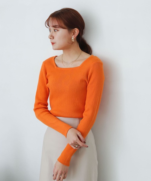 SENSE OF PLACE by URBAN RESEARCH（センスオブプレイスバイアーバンリサーチ）の「スクエアネックコンパクトセーター（ニット/セーター・レディース・ブラック/アイボリー/オレンジ/ホワイト系その他/ブルー/ピンクベージュ・ONE）」の6枚目の写真