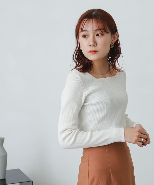 SENSE OF PLACE by URBAN RESEARCH（センスオブプレイスバイアーバンリサーチ）の「スクエアネックコンパクトセーター（ニット/セーター・レディース・ブラック/アイボリー/オレンジ/ホワイト系その他/ブルー/ピンクベージュ・ONE）」の2枚目の写真