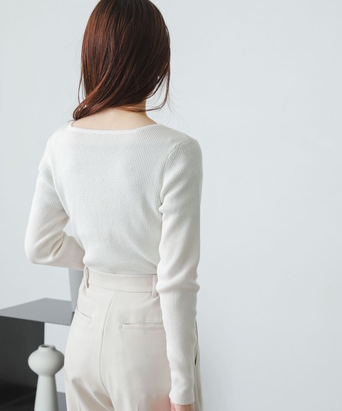 SENSE OF PLACE by URBAN RESEARCH（センスオブプレイスバイアーバンリサーチ）の「スクエアネックコンパクトセーター（ニット/セーター・レディース・ブラック/アイボリー/オレンジ/ホワイト系その他/ブルー/ピンクベージュ・ONE）」の10枚目の写真