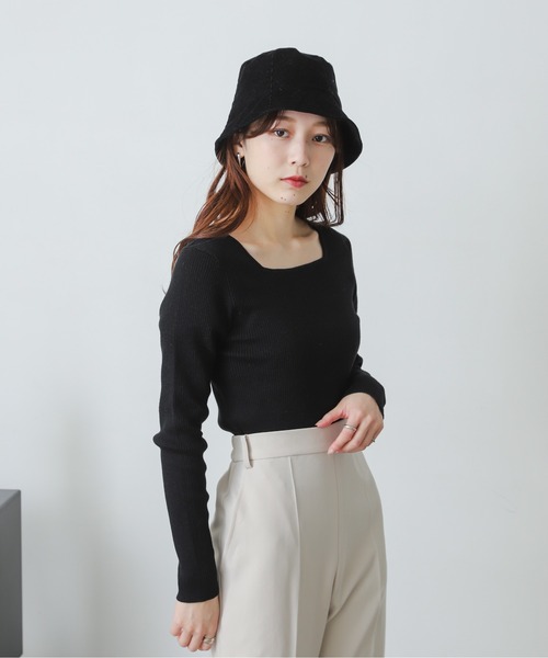 SENSE OF PLACE by URBAN RESEARCH（センスオブプレイスバイアーバンリサーチ）の「スクエアネックコンパクトセーター（ニット/セーター・レディース・ブラック/アイボリー/オレンジ/ホワイト系その他/ブルー/ピンクベージュ・ONE）」の4枚目の写真