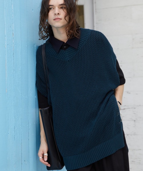 CASPER JOHN(キャスパージョン)の「High slit see through knit vest/ハイスリットシースルーニットベスト(ベスト・メンズ・ブラック/グリーン/グレイッシュベージュ・SMALL/MEDIUM/LARGE)」の3枚目の写真