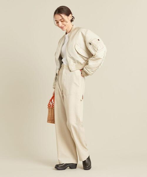 Alpha Industries(アルファインダストリーズ)の「【別注】<ALPHA INDUSTRIES>ショートMA-1ジャケット ∴(MA-1・レディース・オフホワイト/オリーブ・M)」の3枚目の写真