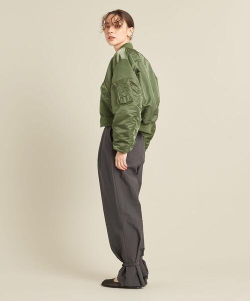 Alpha Industries(アルファインダストリーズ)の「【別注】<ALPHA INDUSTRIES>ショートMA-1ジャケット ∴(MA-1・レディース・オフホワイト/オリーブ・M)」の10枚目の写真