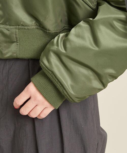 Alpha Industries(アルファインダストリーズ)の「【別注】<ALPHA INDUSTRIES>ショートMA-1ジャケット ∴(MA-1・レディース・オフホワイト/オリーブ・M)」の19枚目の写真