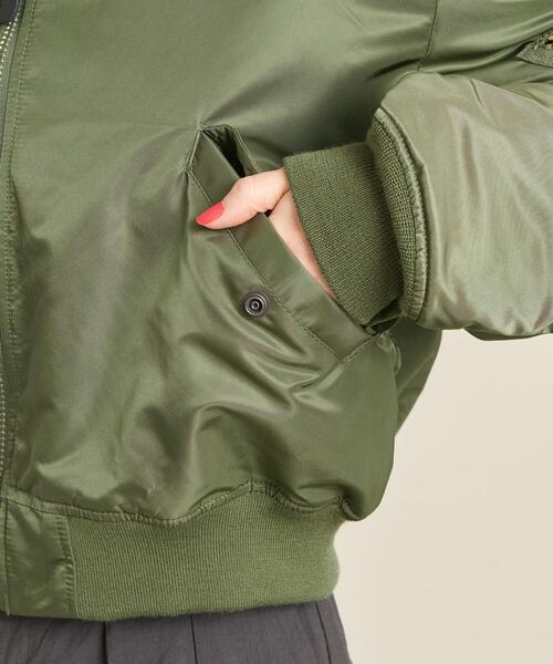 Alpha Industries(アルファインダストリーズ)の「【別注】<ALPHA INDUSTRIES>ショートMA-1ジャケット ∴(MA-1・レディース・オフホワイト/オリーブ・M)」の22枚目の写真