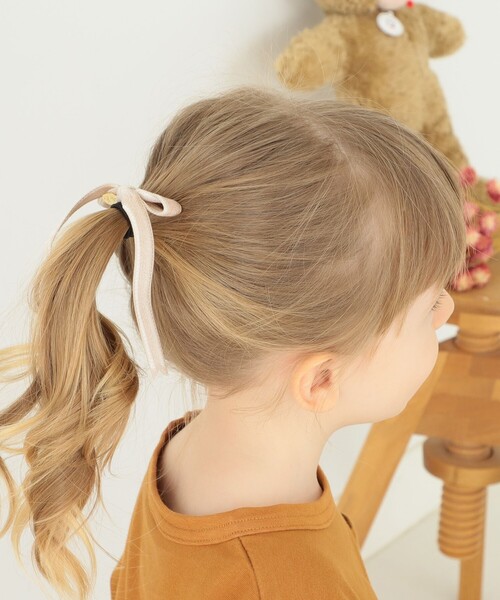 こども ビームス(コドモビームス)の「lusikka / ベルベット リボンゴム(ヘアゴム・キッズ・ブラック/ベージュ/グレー/ピンク/ブルー系その他3/イエロー系その他6/インディゴブルー/グレー系その他/ネイビー/レッド系その他2/イエロー系その他4/ブラック系その他4/ブラウン系その他・ONE SIZE)」の6枚目の写真