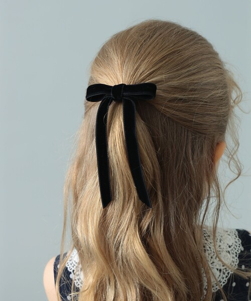 こども ビームス(コドモビームス)の「lusikka / ベルベット リボンゴム(ヘアゴム・キッズ・ブラック/ベージュ/グレー/ピンク/ブルー系その他3/イエロー系その他6/インディゴブルー/グレー系その他/ネイビー/レッド系その他2/イエロー系その他4/ブラック系その他4/ブラウン系その他・ONE SIZE)」の3枚目の写真