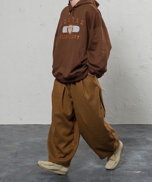 kutir（クティール）の「ブルドッグ刺繍カレッジロゴパーカー（パーカー・メンズ・ライトグレー/ダークブラウン/グリーン・MEDIUM/LARGE）」の15枚目の写真