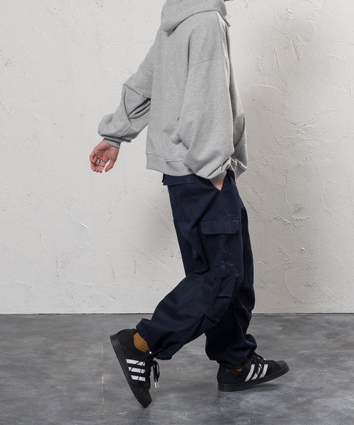 kutir（クティール）の「ブルドッグ刺繍カレッジロゴパーカー（パーカー・メンズ・ライトグレー/ダークブラウン/グリーン・MEDIUM/LARGE）」の9枚目の写真