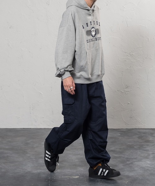 kutir（クティール）の「ブルドッグ刺繍カレッジロゴパーカー（パーカー・メンズ・ライトグレー/ダークブラウン/グリーン・MEDIUM/LARGE）」の8枚目の写真