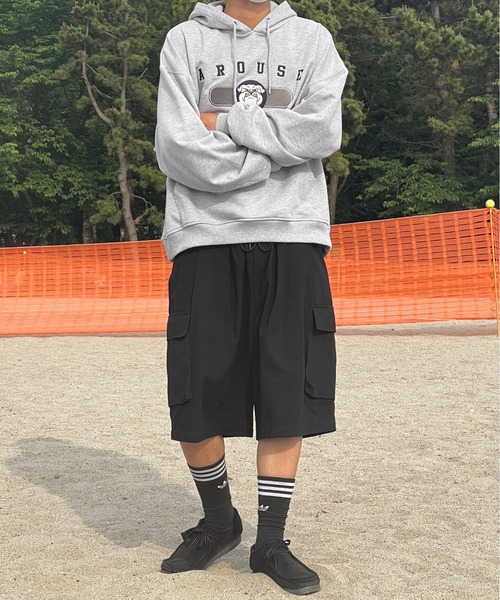 kutir（クティール）の「ブルドッグ刺繍カレッジロゴパーカー（パーカー・メンズ・ライトグレー/ダークブラウン/グリーン・MEDIUM/LARGE）」の4枚目の写真