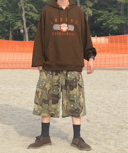 kutir（クティール）の「ブルドッグ刺繍カレッジロゴパーカー（パーカー・メンズ・ライトグレー/ダークブラウン/グリーン・MEDIUM/LARGE）」の5枚目の写真