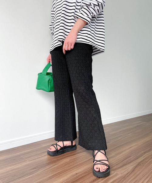 JUNOAH（ジュノア）の「フラワーレースイージーパンツ（その他パンツ・レディース・ホワイト/ブラック/ブルー系その他/ベージュ系その他・LARGE/MEDIUM）」の3枚目の写真