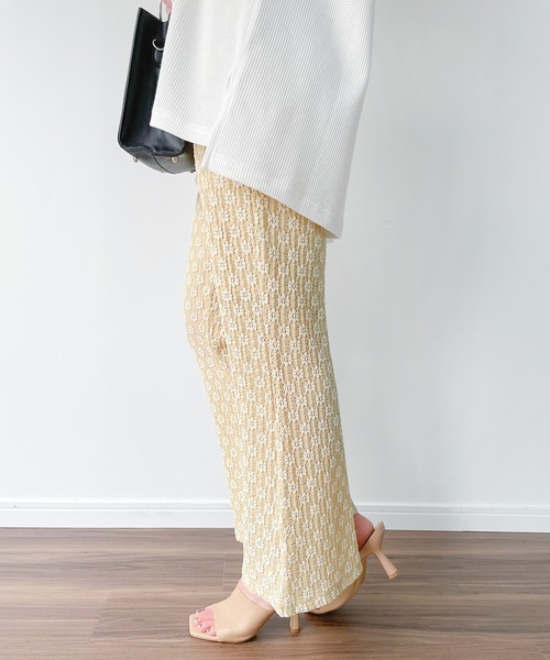 JUNOAH（ジュノア）の「フラワーレースイージーパンツ（その他パンツ・レディース・ホワイト/ブラック/ブルー系その他/ベージュ系その他・LARGE/MEDIUM）」の13枚目の写真