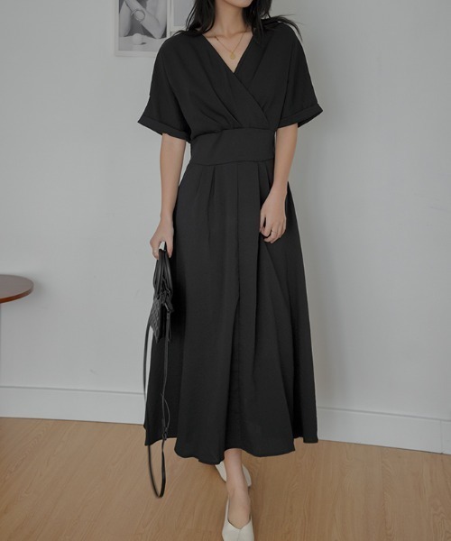 専用 極美品 カオス 24SS ロングワンピース ラップ ブラック 大特価】ブラック 無地 シンプル バッククロスストラップ サイド