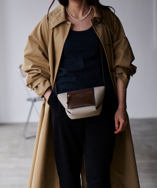 E'POR（エポール）の「【E’POR】【撥水】D BAG Mini（ショルダーバッグ・レディース・ブラック/ブラック系その他/ライトグレー/キナリ/ダークブラウン/ベージュ/マスタード・FREE）」の5枚目の写真