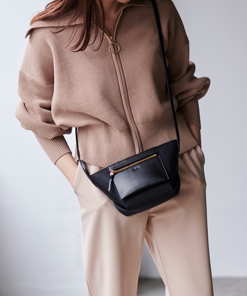 E'POR（エポール）の「【E’POR】【撥水】D BAG Mini（ショルダーバッグ・レディース・ブラック/ブラック系その他/ライトグレー/キナリ/ダークブラウン/ベージュ/マスタード・FREE）」の3枚目の写真