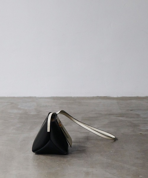 E'POR（エポール）の「【E’POR】【撥水】D BAG Mini（ショルダーバッグ・レディース・ブラック/ブラック系その他/ライトグレー/キナリ/ダークブラウン/ベージュ/マスタード・FREE）」の12枚目の写真