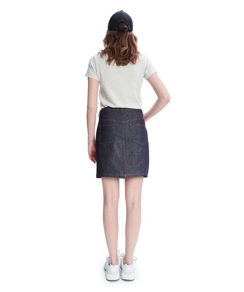 A.P.C.(アーペーセー)の「T-SHIRT DENISE 22AC(Tシャツ/カットソー・レディース・ホワイト/ブラック系その他/ベージュ/グリーン・S/M/L)」の13枚目の写真