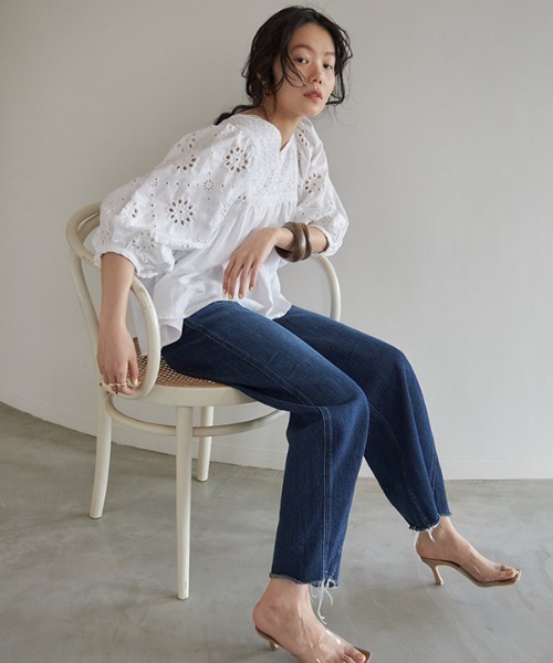 CREDONA（クレドナ）の「コンビレースフレアBL（シャツ/ブラウス・レディース・オフホワイト/ブラック・FREE）」の8枚目の写真