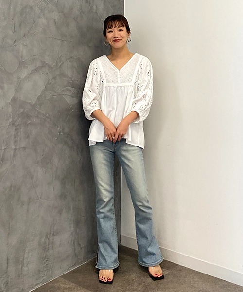 CREDONA（クレドナ）の「コンビレースフレアBL（シャツ/ブラウス・レディース・オフホワイト/ブラック・FREE）」の14枚目の写真