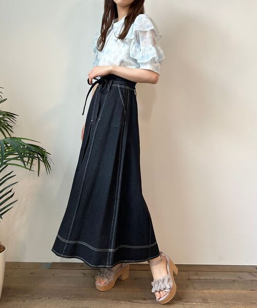 MAJESTIC LEGON（マジェスティックレゴン）の「ステッチLadyフレアスカート（スカート・レディース・ブラック/ネイビー/アイボリー・SMALL/MEDIUM）」の4枚目の写真