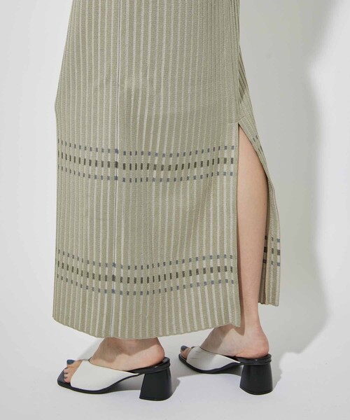 CITY TOKYO(シティトウキョウ)の「カラーラインナローニットスカート(スカート・レディース・ベージュ/ネイビー/グリーン・1/2)」の18枚目の写真