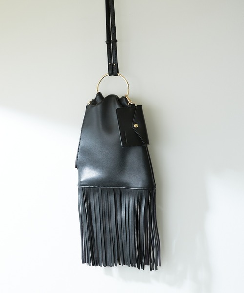 PAPILLONNER（パピヨネ）の「フリンジチャームバッグ/PAPILLONNER/パピヨネ（ショルダーバッグ・レディース・アイボリー/ブラック・FREE）」の5枚目の写真