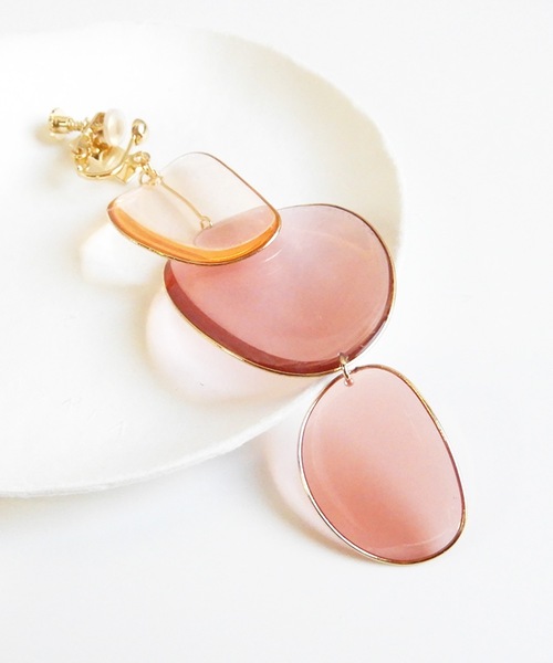 The Rule(ザルール)の「The Rule ザルール:片耳用 Amaranth earring size: L:花びら イヤリングL(イヤリング・レディース・ベージュ/パープル/グレー/ブルー/クリア/レッド/グリーン/グレイッシュベージュ・FREE)」の7枚目の写真