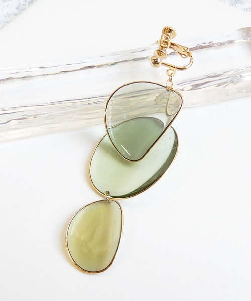 The Rule(ザルール)の「The Rule ザルール:片耳用 Amaranth earring size: L:花びら イヤリングL(イヤリング・レディース・ベージュ/パープル/グレー/ブルー/クリア/レッド/グリーン/グレイッシュベージュ・FREE)」の4枚目の写真