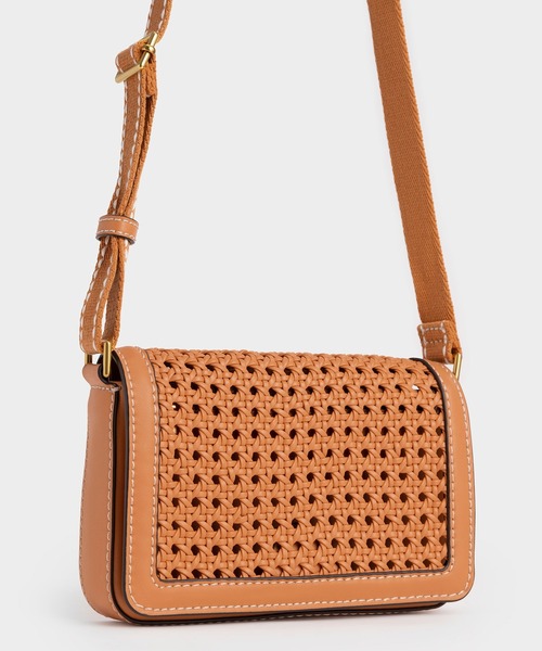 Cecily セシリー ウーブンラージショルダーバッグ　くすみオレンジ色 CHARLES & KEITH（チャールズ & キース）の「セシリー ウーブン