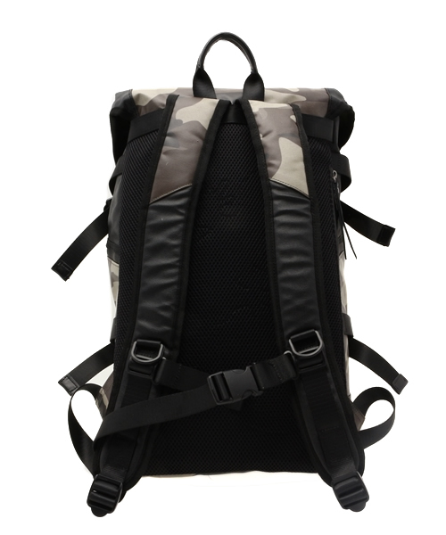 VENCEEXCHANGE（ヴァンスエクスチェンジ）の「LARKINSラーキンス B ATTACKSAC             （バックパック/リュック・メンズ・ブラック/ダークグリーン・FREE）」の4枚目の写真