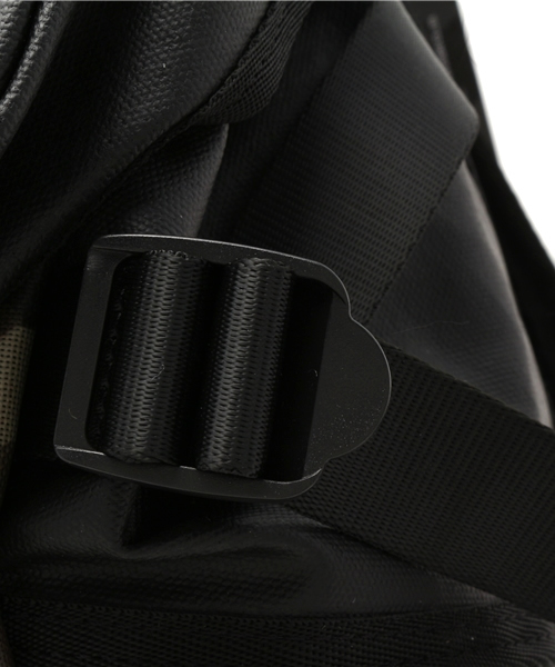 VENCEEXCHANGE（ヴァンスエクスチェンジ）の「LARKINSラーキンス B ATTACKSAC             （バックパック/リュック・メンズ・ブラック/ダークグリーン・FREE）」の6枚目の写真