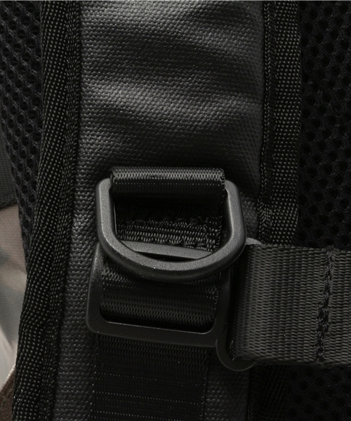 VENCEEXCHANGE（ヴァンスエクスチェンジ）の「LARKINSラーキンス B ATTACKSAC             （バックパック/リュック・メンズ・ブラック/ダークグリーン・FREE）」の8枚目の写真