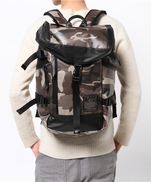 VENCEEXCHANGE（ヴァンスエクスチェンジ）の「LARKINSラーキンス B ATTACKSAC             （バックパック/リュック・メンズ・ブラック/ダークグリーン・FREE）」の16枚目の写真