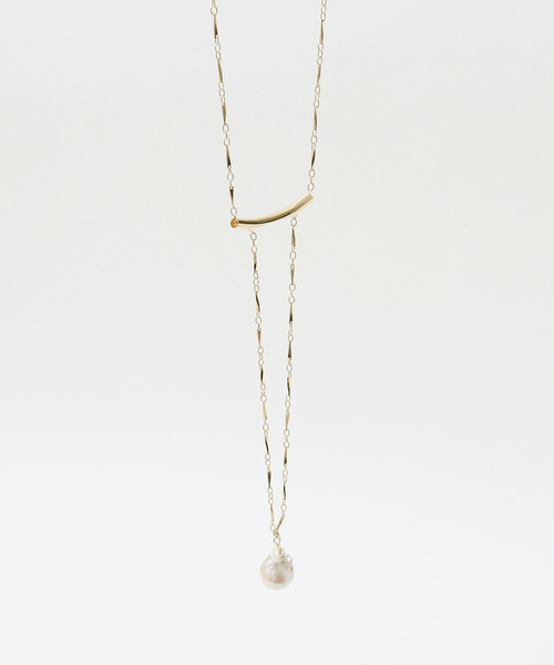 qualite（カリテ）の「バロックパールチャームネックレス（ネックレス・レディース・ゴールド・フリー）」の2枚目の写真