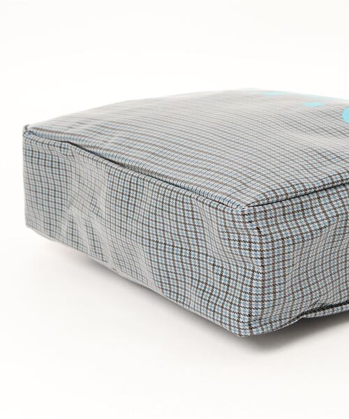 A.P.C.（アーペーセー）の「TOTE LOU 22A（トートバッグ・レディース・ベージュ系その他/ブルー系その他・ONESIZE）」の4枚目の写真