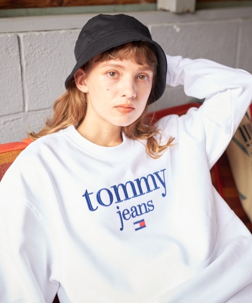 tommy jeans（トミー ジーンズ）の「ロゴエンブロイドトレーナー（スウェット・メンズ・ホワイト/ブラック/バーガンディー・SMALL/MEDIUM/LARGE/X-LARGE）」の2枚目の写真