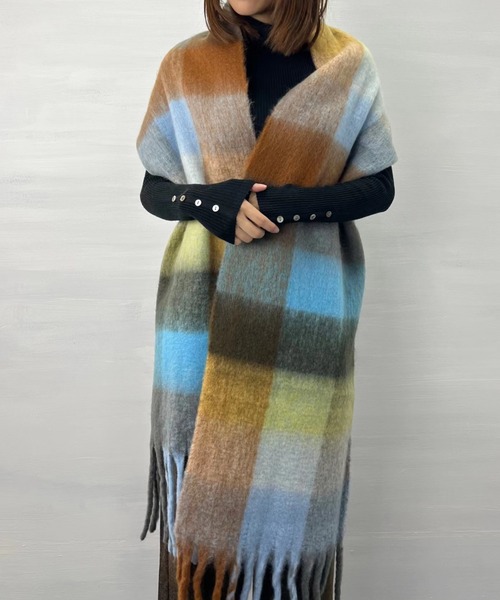 aunt lily（アントリリー）の「ふんわりヘアリー大判シャギーチェックマフラー（マフラー・レディース・イエロー/オレンジ/グリーン/ブラウン/ピンク/ライトピンク/グレー・FREE）」の3枚目の写真