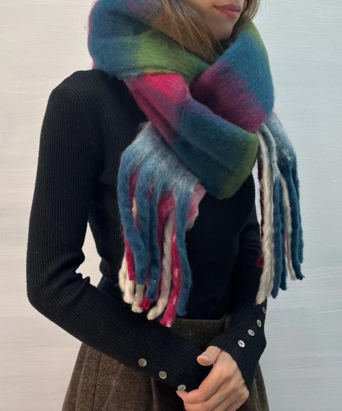 aunt lily（アントリリー）の「ふんわりヘアリー大判シャギーチェックマフラー（マフラー・レディース・イエロー/オレンジ/グリーン/ブラウン/ピンク/ライトピンク/グレー・FREE）」の5枚目の写真