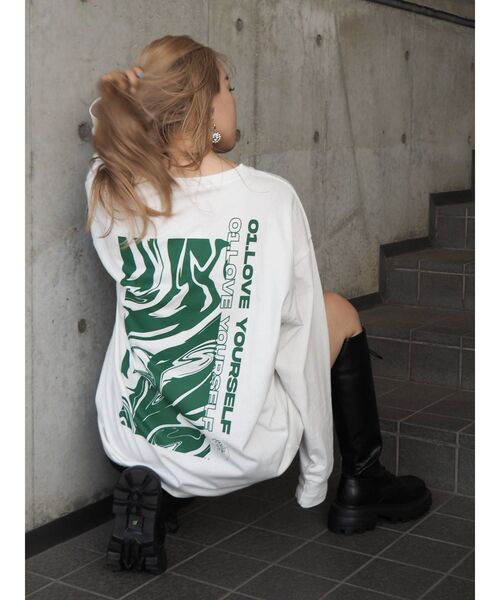 EVRIS(エヴリス)の「バックグラフィックロンT(Tシャツ/カットソー・レディース・ホワイト/ブラック・FREE)」の8枚目の写真