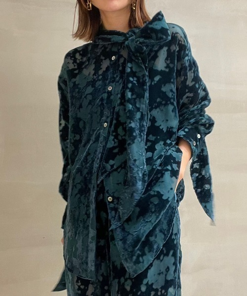 LE CIEL BLEU(ルシェルブルー)の「アブストラクトバーンアウトタイブラウス / Abstract Burnout Tie Blouse(シャツ/ブラウス・レディース・ブラック/グリーン・36)」の2枚目の写真