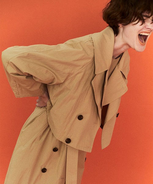 Johnbull（ジョンブル）の「コットンナイロンタフタ3WAYトレンチコート（トレンチコート・レディース・ダークグリーン/ベージュ・FREE）」の4枚目の写真