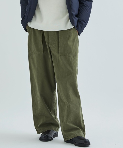 marka（マーカ）の「UTILITY PANTS WIDE（チノパンツ・メンズ・アイボリー/ダークグリーン・1/2）」の2枚目の写真