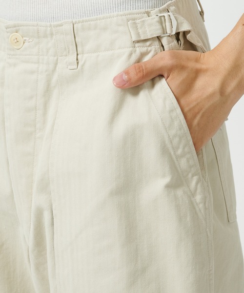 marka（マーカ）の「UTILITY PANTS WIDE（チノパンツ・メンズ・アイボリー/ダークグリーン・1/2）」の6枚目の写真