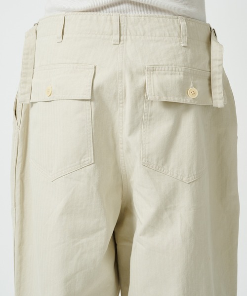 marka（マーカ）の「UTILITY PANTS WIDE（チノパンツ・メンズ・アイボリー/ダークグリーン・1/2）」の5枚目の写真